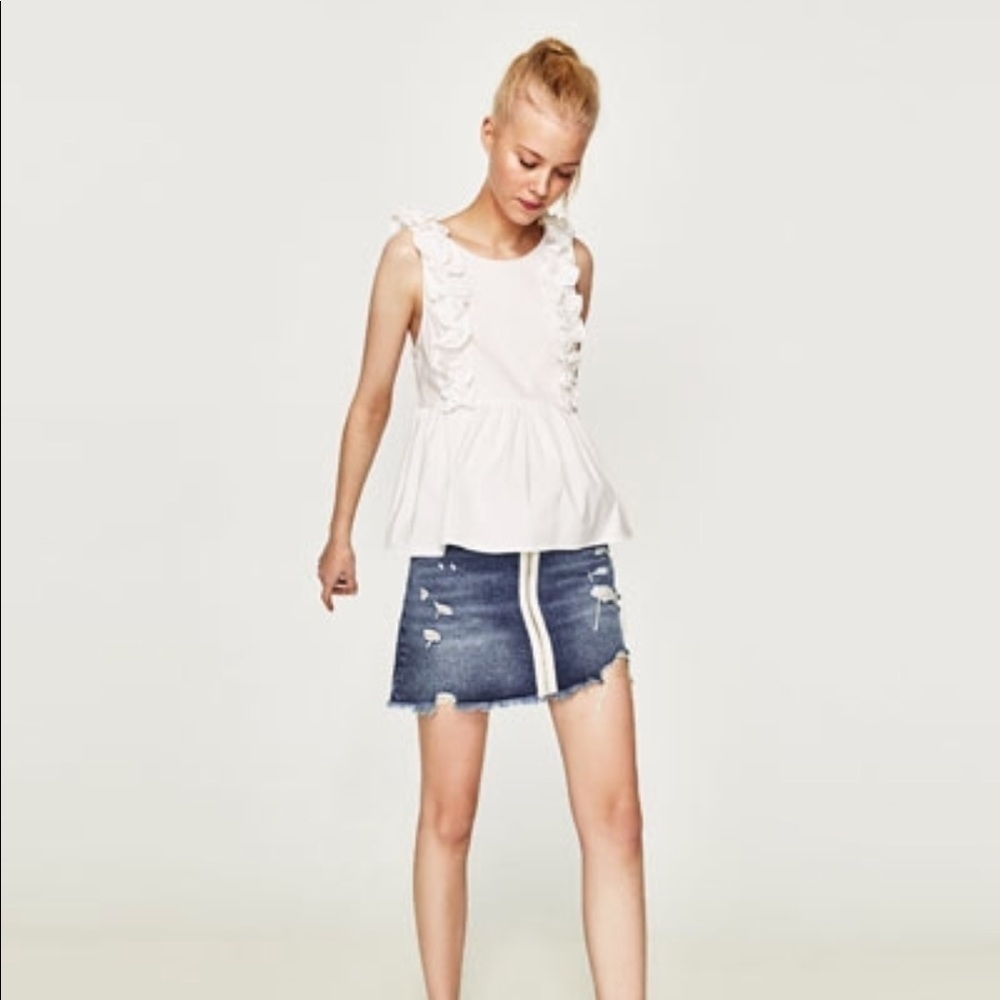 Zipped denim skirt